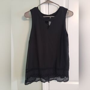 *AB STUDIO SOLID BLACK SLEEVELESS TOP W/ V CUTOUT ON THE FRONT NECK SZ SMALL